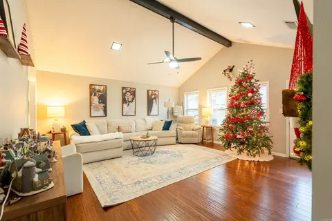 Living - 212 Aztec Dr, Searcy, AR 72143 photo 1 of 4