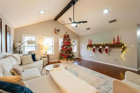 Living - 212 Aztec Dr, Searcy, AR 72143 photo 4 of 4