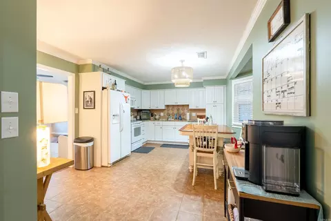 Kitchen - 212 Aztec Dr, Searcy, AR 72143 photo 3 of 3
