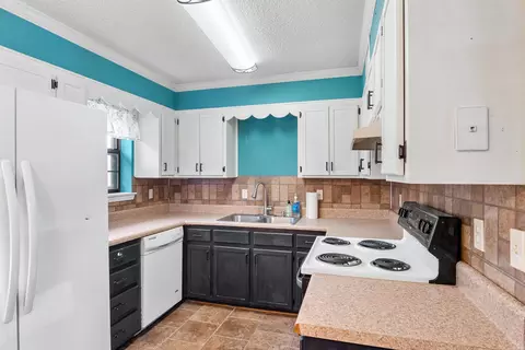 Kitchen - 104 Terra Dr, Beebe, AR 72012 photo 2 of 2