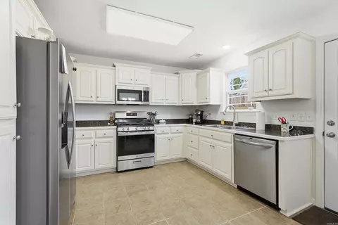 Kitchen - 302 Derek Ct, Alexander, AR 72002 photo 1 of 5