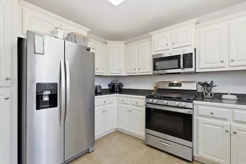 Kitchen - 302 Derek Ct, Alexander, AR 72002 photo 4 of 5