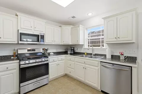 Kitchen - 302 Derek Ct, Alexander, AR 72002 photo 2 of 5