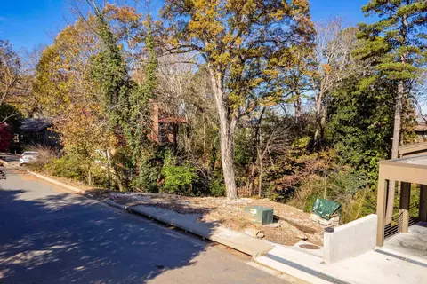 5620 Scenic Dr, Little Rock, AR 72207