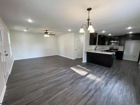 Living - 514 Maple, Trumann, AR 72472 photo 2 of 3