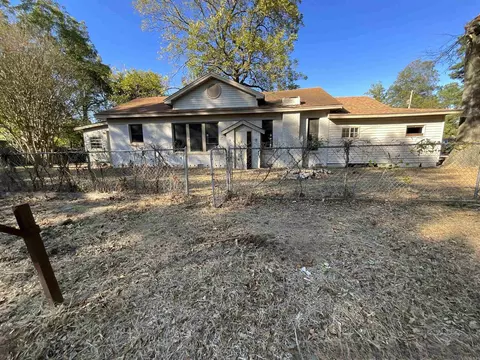 2221 E 11th St, Texarkana, AR 71854