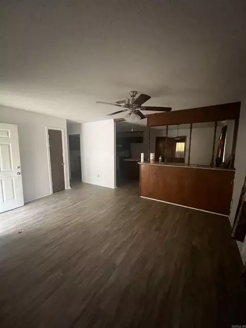 Living - 1209 E 42nd Ave, Pine Bluff, AR 71601 photo 2 of 2