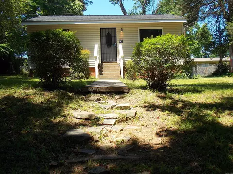 51 Hill Ln, Little Rock, AR 72209