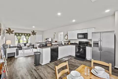 Kitchen - 108 Baldwin Dr, Beebe, AR 72012 photo 2 of 3