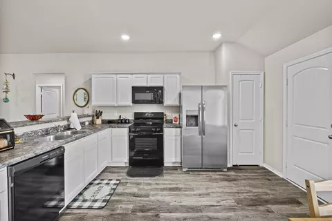Kitchen - 108 Baldwin Dr, Beebe, AR 72012 photo 1 of 3