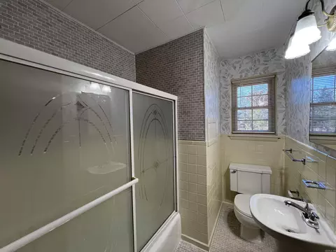 Bath - 111 Clay 137 Rd, Corning, AR 72422 photo 4 of 5
