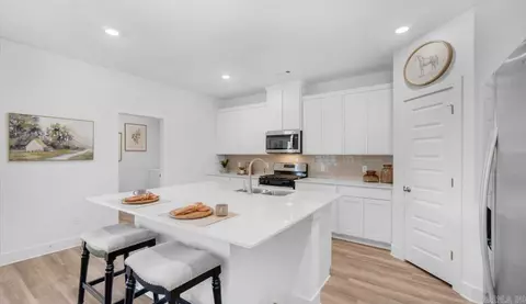 Kitchen - 59 Wolfsbridge Loop, Cabot, AR 72023 photo 1 of 3