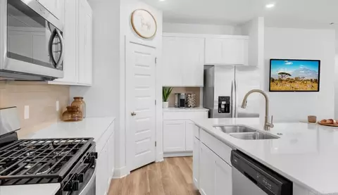 Kitchen - 59 Wolfsbridge Loop, Cabot, AR 72023 photo 3 of 3