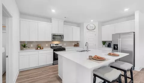 Kitchen - 59 Wolfsbridge Loop, Cabot, AR 72023 photo 2 of 3