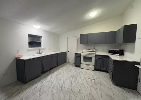 Kitchen - 28 Kelli Pl, Alexander, AR 72002 photo 1 of 2