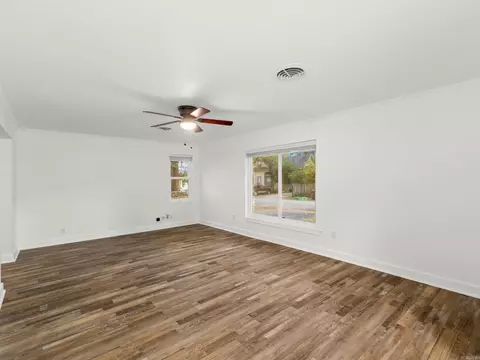 Living - 206 N Elm St, Beebe, AR 72012 photo 3 of 4