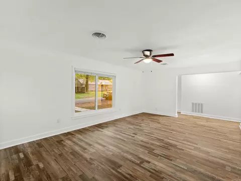 Living - 206 N Elm St, Beebe, AR 72012 photo 2 of 4