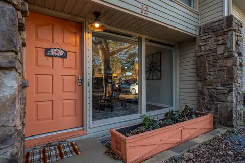 12 Calanas Ln, Hot Springs Village, AR 71909