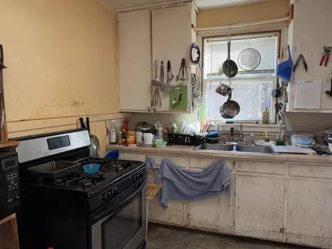 Kitchen - 9210 Henderson Rd, Pine Bluff, AR 71603 photo 2 of 3