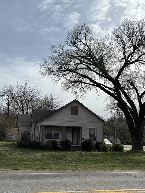 721 S Main St, Nashville, AR 71852