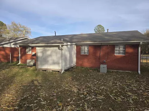3016 S Gum St, Pine Bluff, AR 71603 photo 2