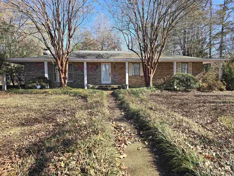 106 Honeysuckle Ln, Helena, AR 72342