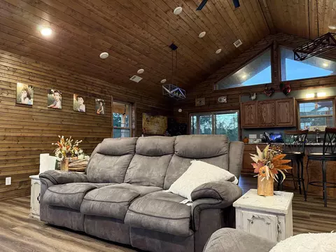 Living - 519 Duff Rd, Lamar, AR 72846 photo 2 of 5