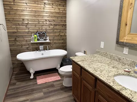 Bath - 519 Duff Rd, Lamar, AR 72846 photo 3 of 3
