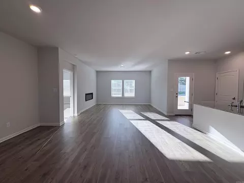 Living - 95 Clearwater Dr, Brookland, AR 72417 photo 1 of 3