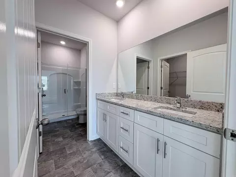Bath - 95 Clearwater Dr, Brookland, AR 72417 photo 1 of 2