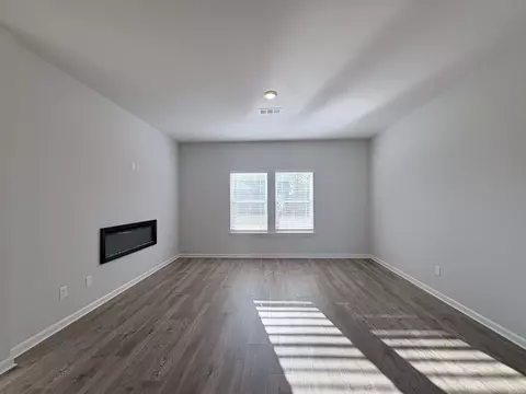 Living - 95 Clearwater Dr, Brookland, AR 72417 photo 3 of 3