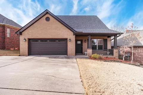 7413 Peach Blossom Ave, Benton, AR 72019