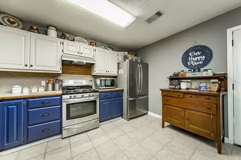 Kitchen - 40 Spears Dr, Ward, AR 72176 photo 3 of 4