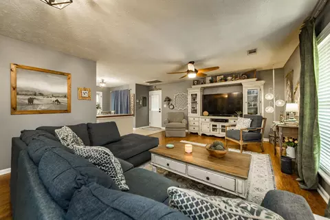 Living - 40 Spears Dr, Ward, AR 72176 photo 1 of 4