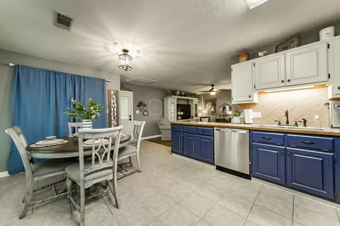 Kitchen - 40 Spears Dr, Ward, AR 72176 photo 4 of 4