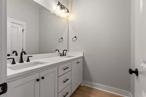 Bath - 2321 Bridgegate Dr, Conway, AR 72034 photo 3 of 4