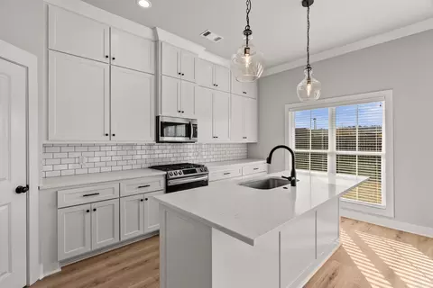 Kitchen - 2321 Bridgegate Dr, Conway, AR 72034 photo 5 of 8