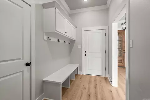 Entry Way - 2321 Bridgegate Dr, Conway, AR 72034 photo 4 of 5