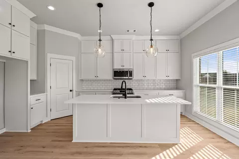 Kitchen - 2321 Bridgegate Dr, Conway, AR 72034 photo 2 of 8