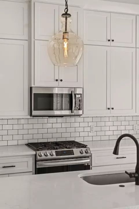 Kitchen - 2321 Bridgegate Dr, Conway, AR 72034 photo 4 of 8