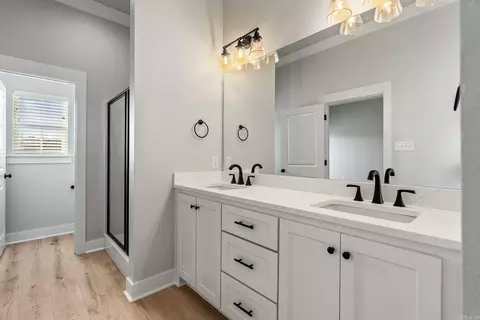 Bath - 2321 Bridgegate Dr, Conway, AR 72034 photo 1 of 4
