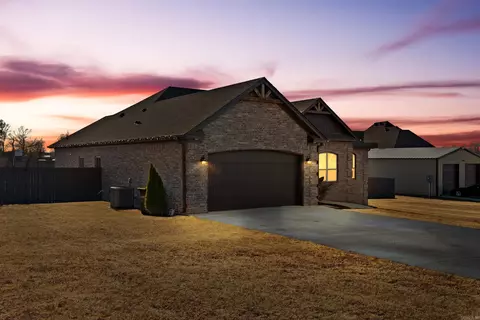 Exterior - 125 Mayberry Dr, Cabot, AR 72023 photo 4 of 6