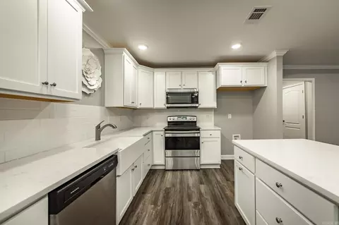 Kitchen - 241 Heather Loop, Beebe, AR 72012 photo 2 of 4