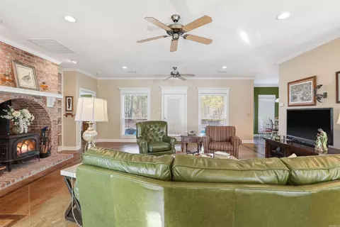 Living - 2121 Donham, Bauxite, AR 72011 photo 2 of 6
