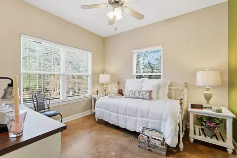 Bedroom - 2121 Donham, Bauxite, AR 72011 photo 4 of 5