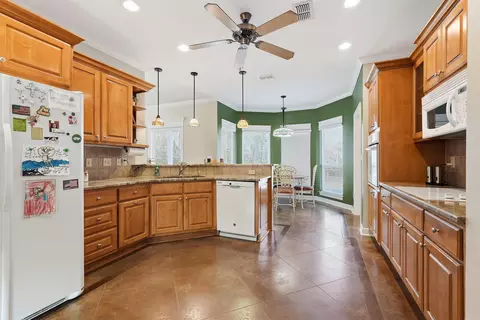 Kitchen - 2121 Donham, Bauxite, AR 72011 photo 2 of 3