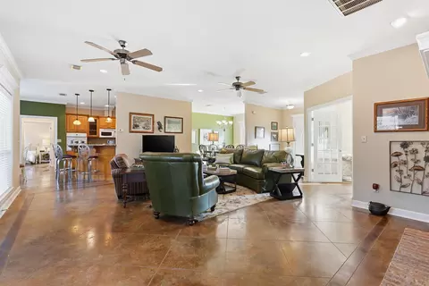 Living - 2121 Donham, Bauxite, AR 72011 photo 5 of 6