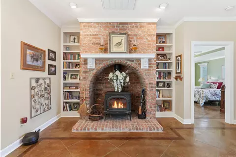 Entry Way - 2121 Donham, Bauxite, AR 72011 photo 2 of 5