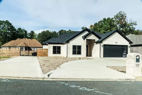 8200 Kanis Pines Dr, Little Rock, AR 72204