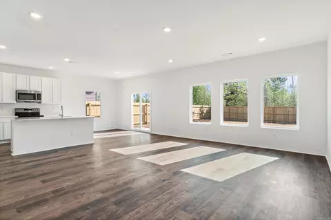 Living - 114 Sofia Dr, Maumelle, AR 72113 photo 3 of 4